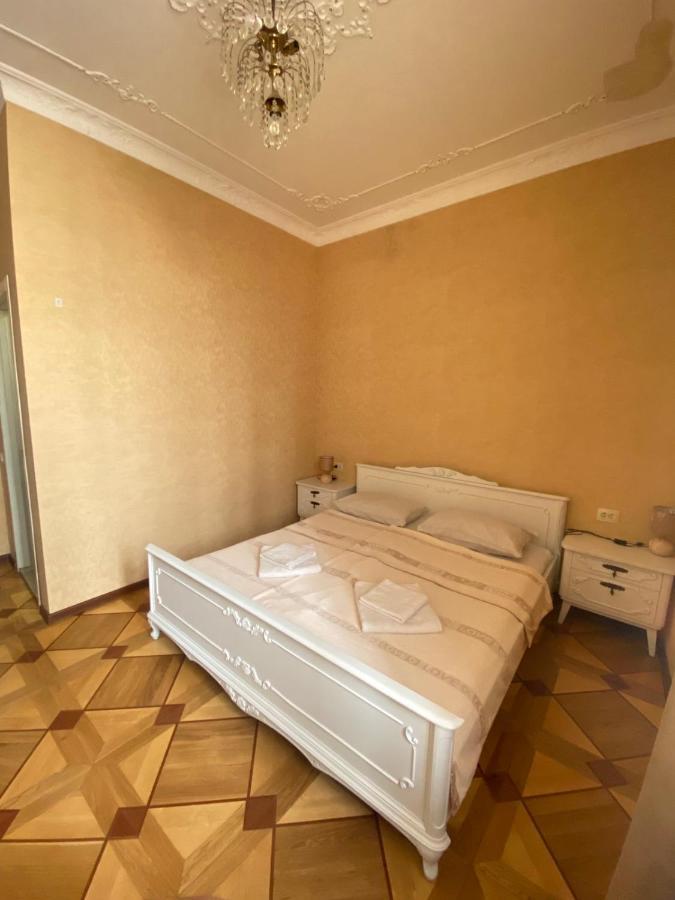 K&N Guesthouse Tbilisi Bagian luar foto