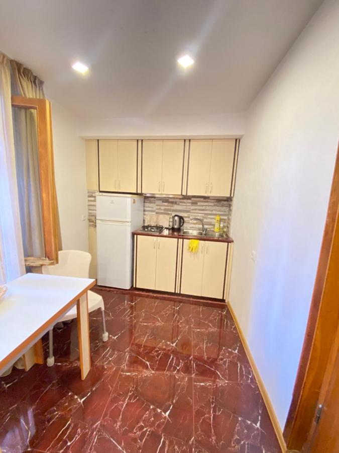 K&N Guesthouse Tbilisi Bagian luar foto