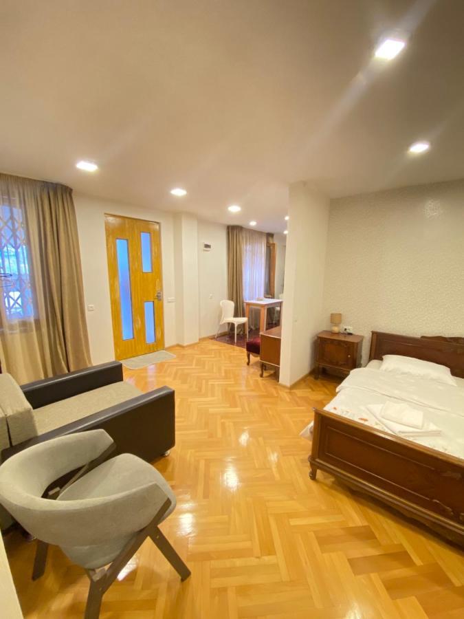 K&N Guesthouse Tbilisi Bagian luar foto