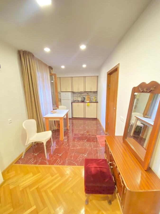 K&N Guesthouse Tbilisi Bagian luar foto