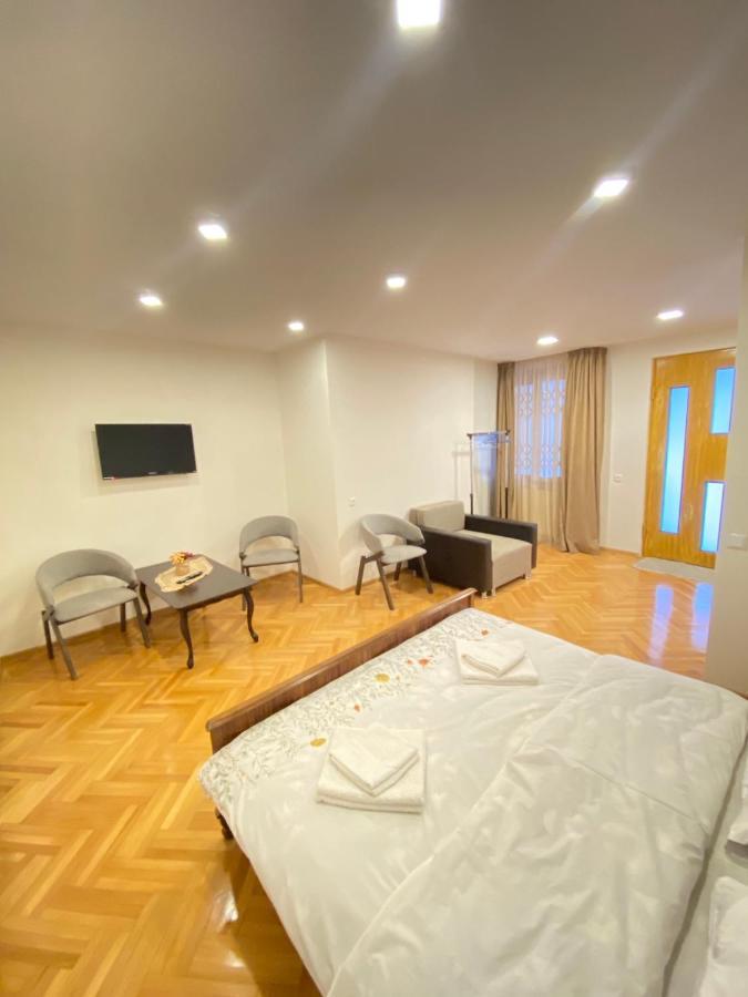 K&N Guesthouse Tbilisi Bagian luar foto