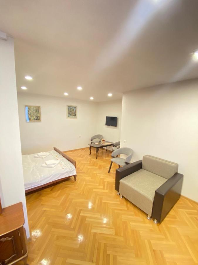 K&N Guesthouse Tbilisi Bagian luar foto