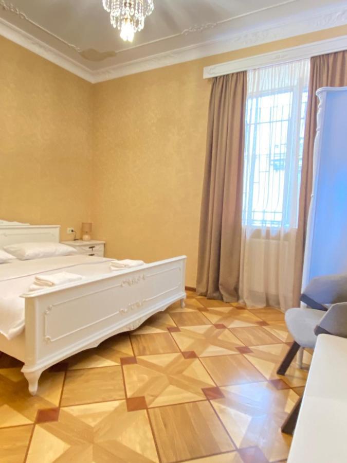 K&N Guesthouse Tbilisi Bagian luar foto