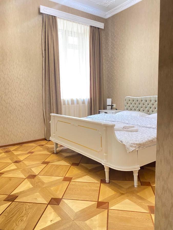 K&N Guesthouse Tbilisi Bagian luar foto