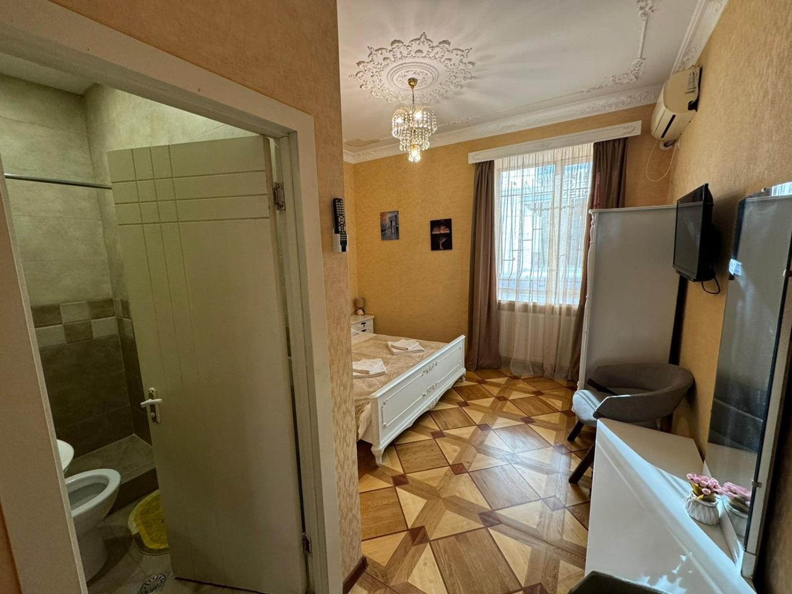 K&N Guesthouse Tbilisi Bagian luar foto