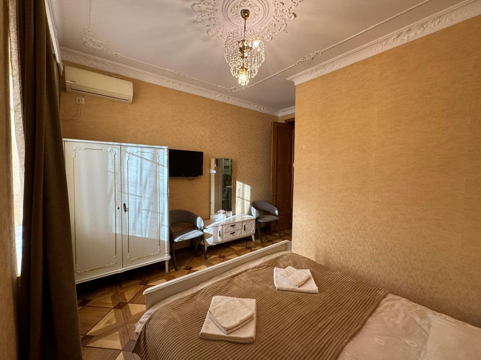 K&N Guesthouse Tbilisi Bagian luar foto