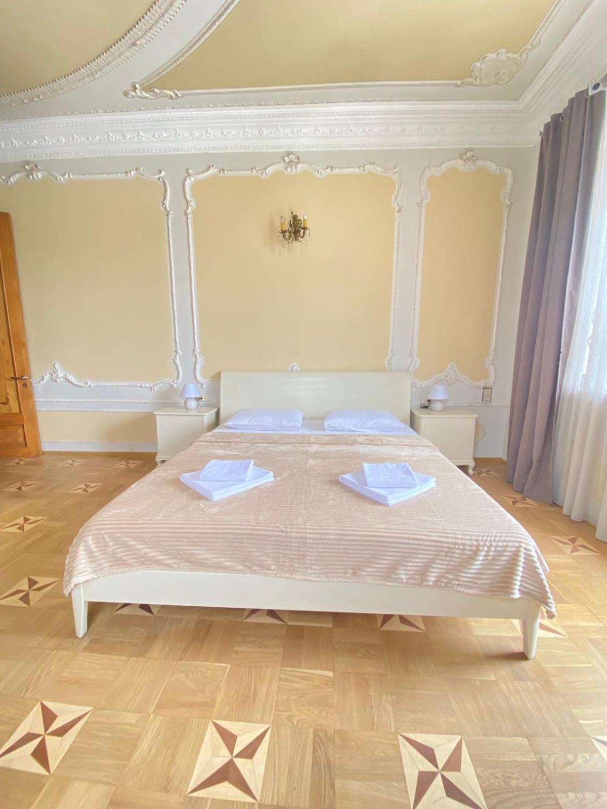 K&N Guesthouse Tbilisi Bagian luar foto