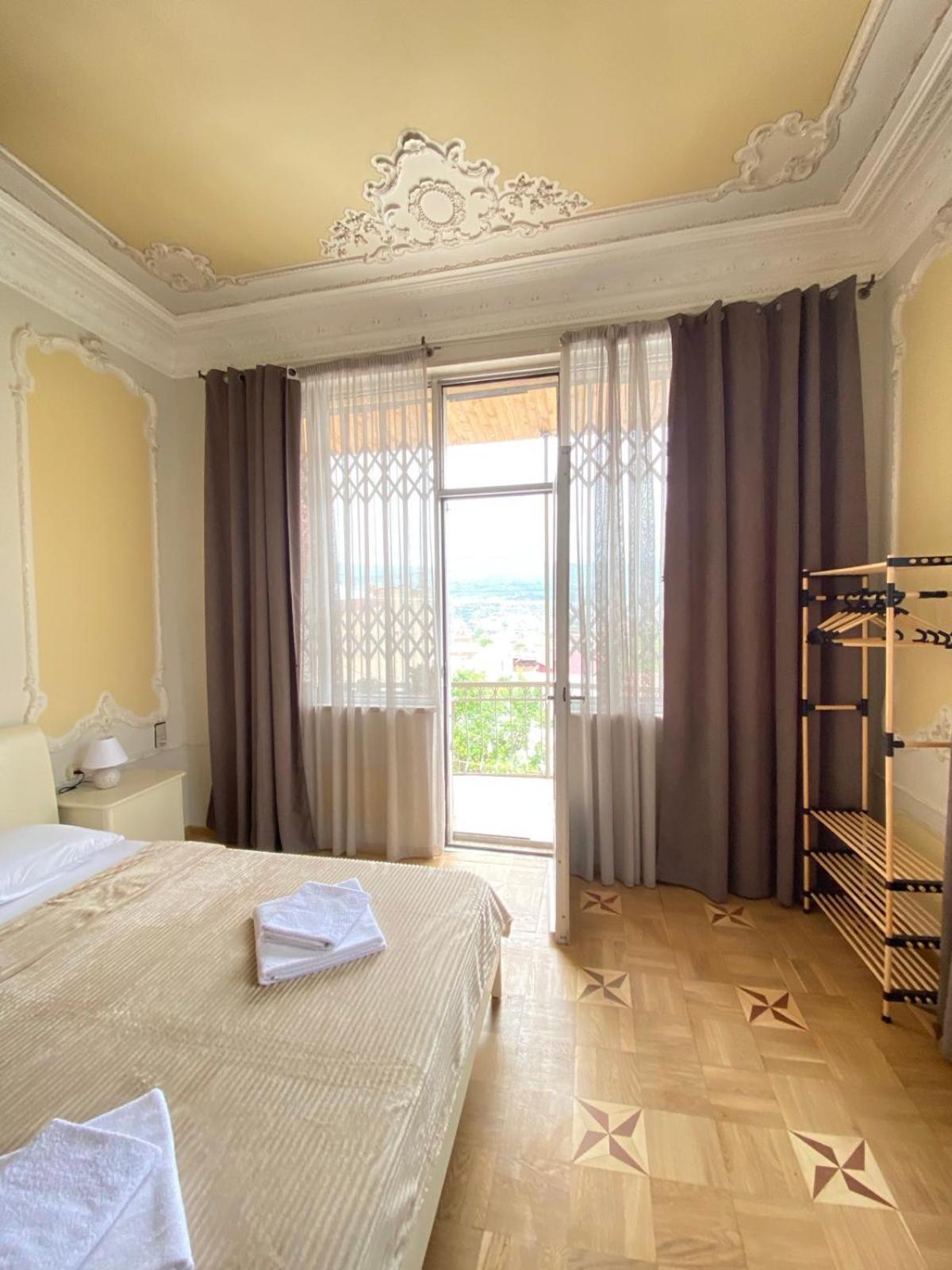 K&N Guesthouse Tbilisi Bagian luar foto