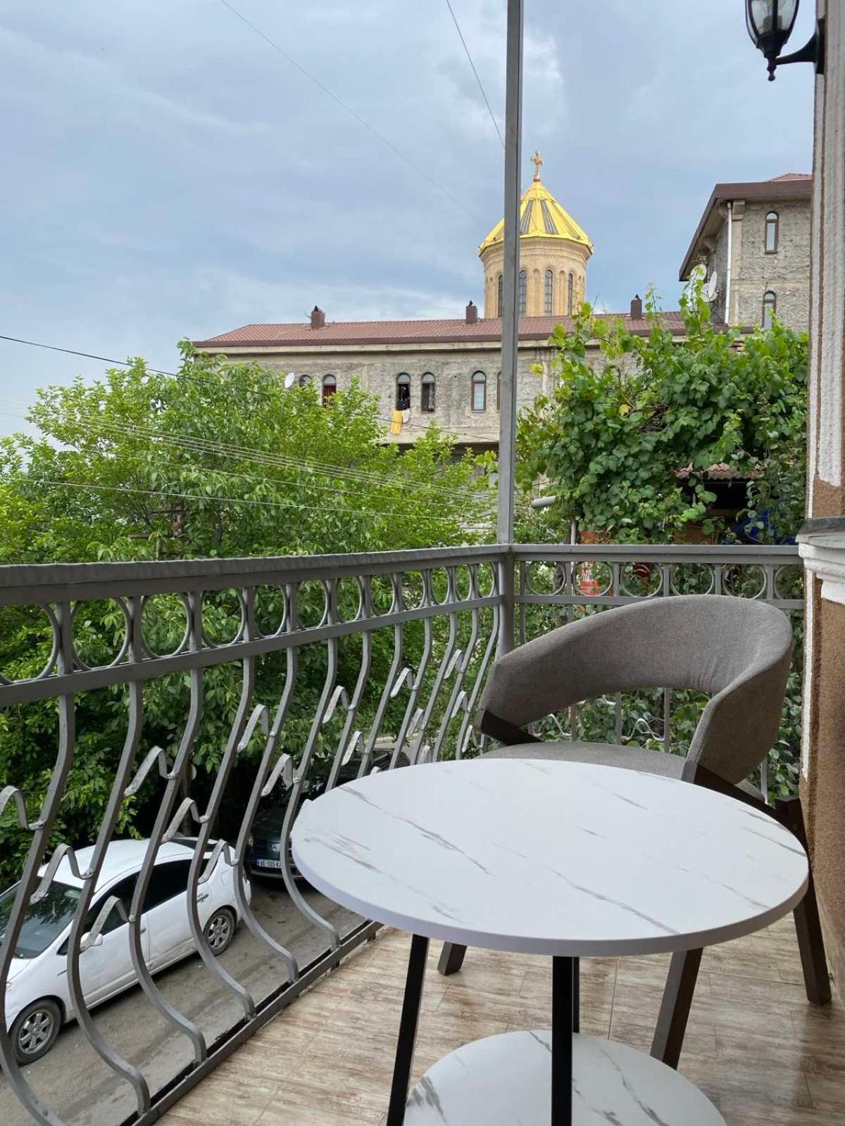 K&N Guesthouse Tbilisi Bagian luar foto